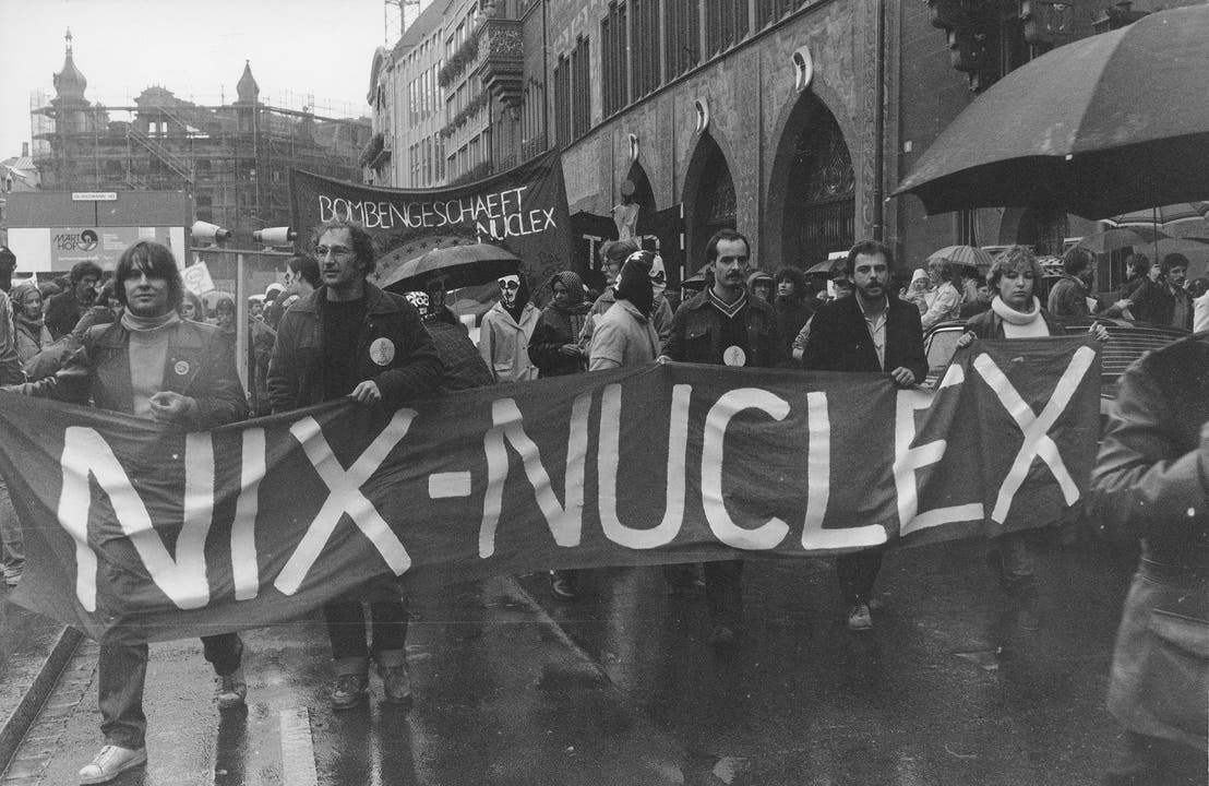 MUBA 1981: Proteste auf dem Marktplatz gegen die Atomfachmesse Nuclex