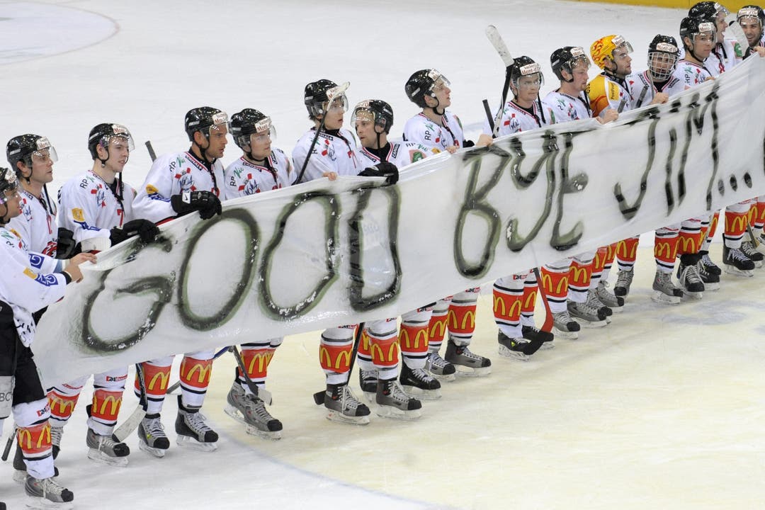 2008 «Good Bye, Jim» – Spieler des HC Lausanne nehmen Abschied von Jim Koleff