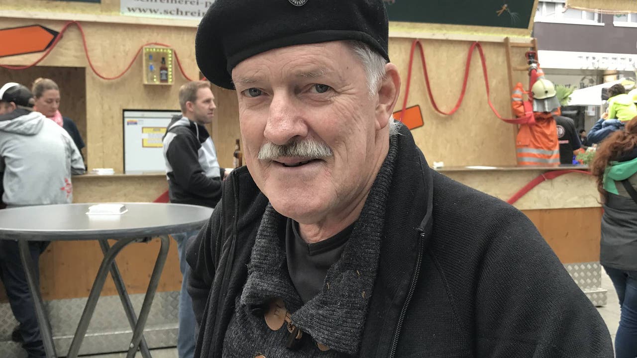 Hans Zingg (67) Dietikon «Ich bin öfter beim Kirchplatz, als drüben beim Rapidplatz und das Fest macht mir grossen Spass. Die Bora-Bora-Bar finde ich lustig, aber die Musik und besonders der Bass dort sind etwas laut.»