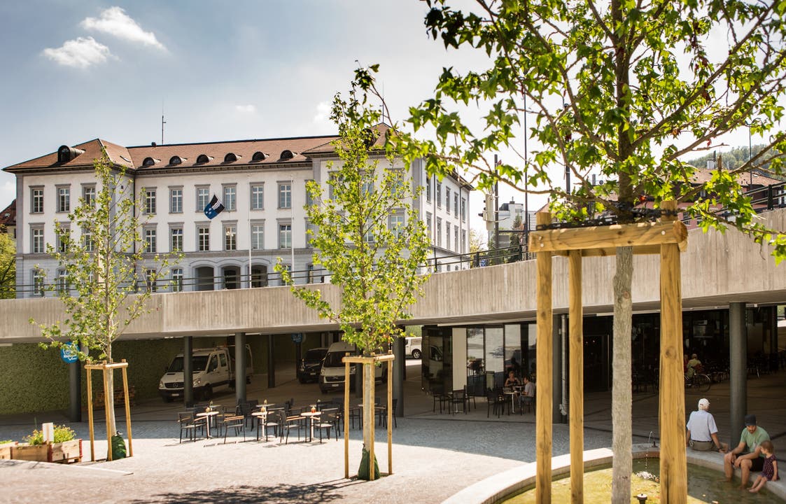 Schulhausplatz Baden In der Cordulapassage unter dem Platz hat bereits der erste Laden aufgemacht: der "7-Day-Shop".