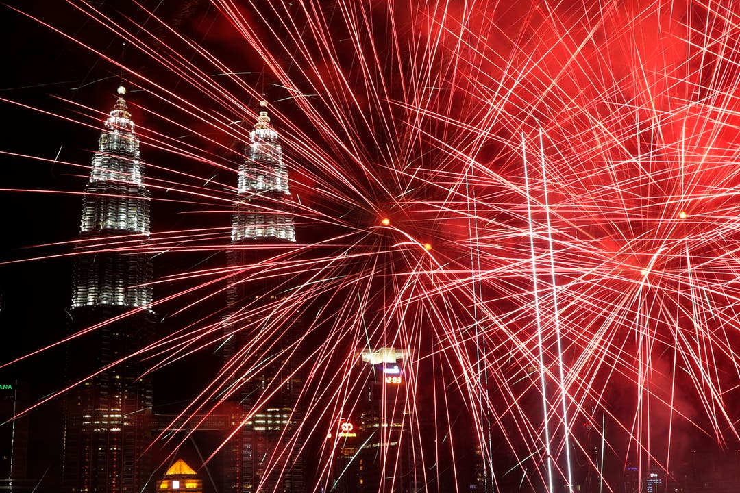Spektakulär auch das Feuerwerk in Malaysia