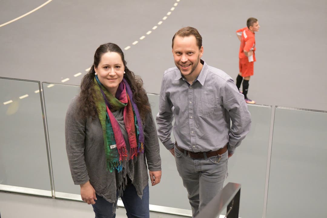 Sie konnten auf rund 80 Helfer zählen: OK-Chefin Claudia Stüssi und der Juniorenobmann des FC Dietikon, Pascal Stüssi.