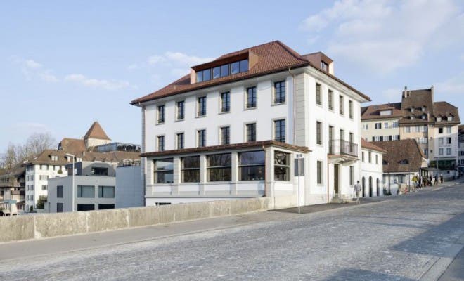 Kettenbrücke, Aarau Ende März 2016 öffnete das Aarauer Vierstern-Stadthotel Kettenbrücke seine Tore im neuen Glanz. Nun hat es 13 Punkte erhalten und gehört neu zu den Aargauer Gault-Millau-Restaurants.