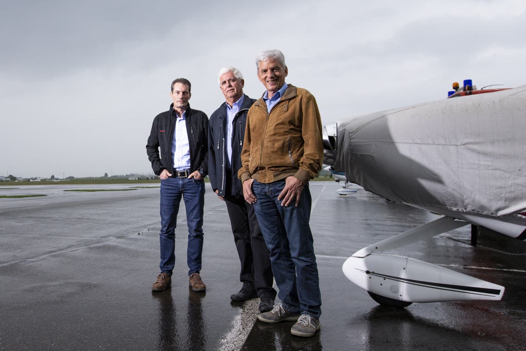 Martin Andenmatten (Flugplatzleiter), Werner Neuhaus (Präsident Aero-Club Aargau) und Heinz Wyss (Sicherheitsbeauftragter, von links) beschäftigen sich seit Jahren intensiv mit den Sicherheitsvorkehrungen auf dem Flugplatz Birrfeld.