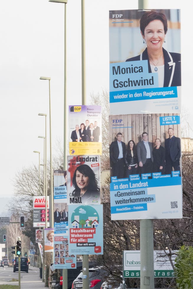 Plakate, wohin das Auge reicht: Das Baselbiet wählt am 31. März – bis dahin lächeln die Landrats- und Regierungskandidaten von den Kandelabern.