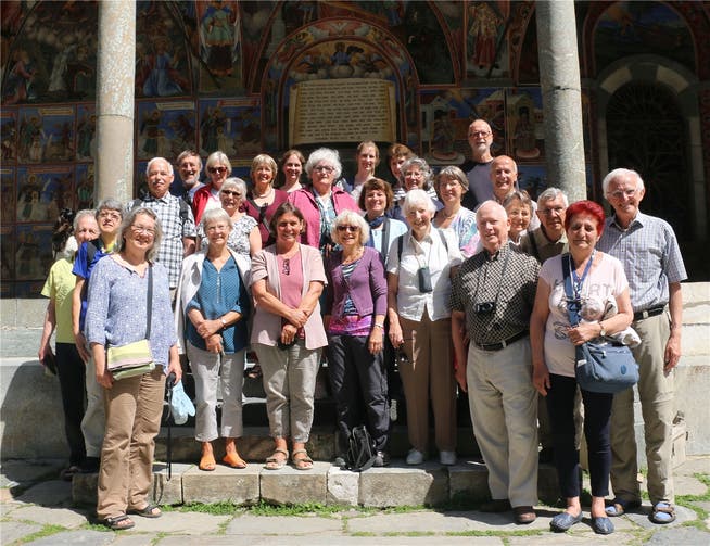 Die Museumsgesellschaft führte neben Exkursionen auch längere Studienreisen ins Ausland durch. Hier besichtigte die Reisegruppe mit Präsident Daniel Mauerhofer (ganz rechts) das Rila-Kloster in Bulgarien im Mai 2018.