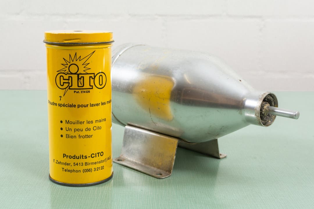 Cito Mit Cito (lateinisch «schnell») waren die verschmutzten Hände rasch wieder sauber. Das patentierte Handwaschmittel aus Holzmehl und Seife fand weit über Birmenstorf hinaus Anklang, kam aber auch der Badener Industrie sehr gelegen.