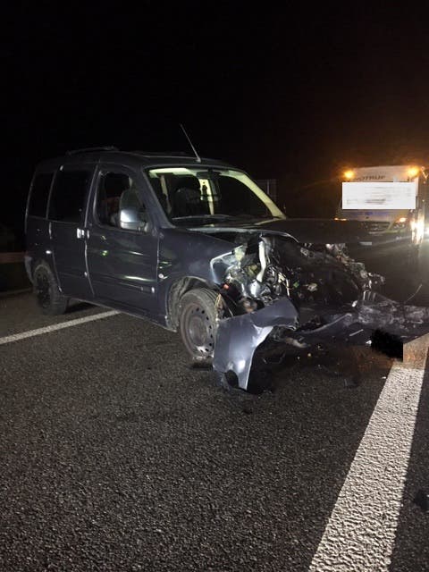 Brunegg AG, 26. Mai: Ein 29-Jähriger Citroën-Fahrer geriet auf der A1 nach rechts und kollidierte mit der Randleitplanke. Die Polizei nahm den Fahrer den Führerausweis vorläufig ab.