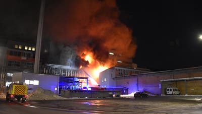 Brand bei Ems-Chemie von Martullo-Blocher – 60 Einsatzkräfte kämpften gegen das Feuer
