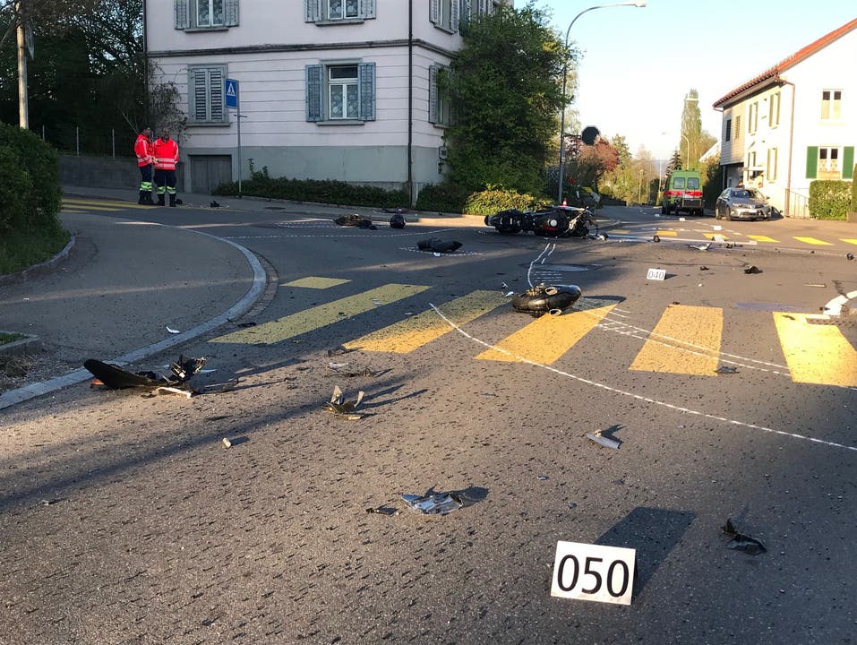 Hombrechtikon ZH, 20. April: Bei einer Kollision mit einem Autofahrer ist ein 53-jähriger Motorradfahrer verletzt worden.