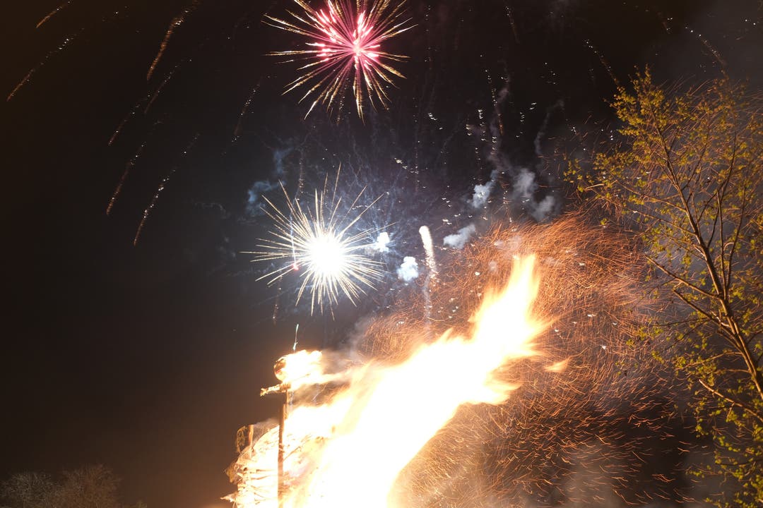  Die schönsten Eindrücke vom brennenden Böögg und dem Feuerwerk an Mittefasten.