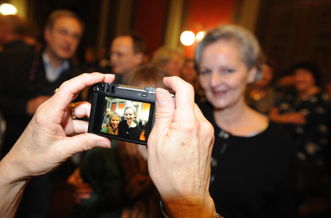 Fürs Erinnerungsalbum: Die neue Grossratspräsidentin Renata Siegrist-Bachmann war gestern ein beliebtes Fotosujet.