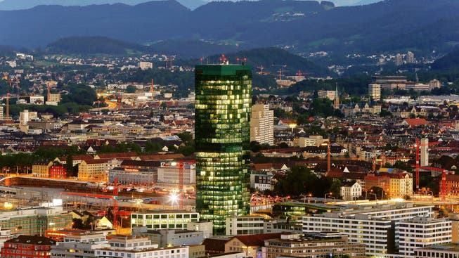 Wie viele Hypothekarkunden gerieten bei einem Zinsanstieg finanziell in Schieflage? Im Bild: Der Prime Tower in Zürich.