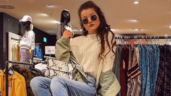 Melanie Pfirter, mit Sonnenbrille und Schmollmund - damit möchte die junge Fricktalerin Instagram erobern.