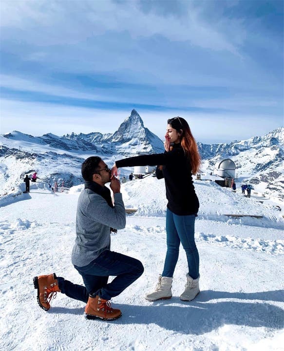 Heiratsantrag vor dem Matterhorn (im stilechten Schuhwerk). Das rührt die Malaysierin Sangetha.
