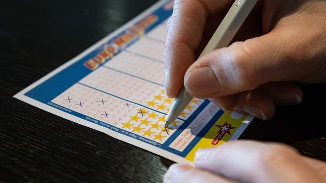 7, 17, 29, 37 und 45 sowie die Sternzahlen 3 und 11. Diese Zahlen verändern das Leben einer Aargauer Lottospielerin.