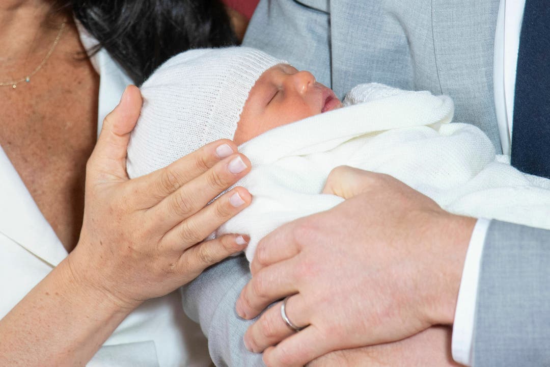 Der Sohn von Prinz Harry und Herzogin Meghan zwei Tage nach seiner Geburt.