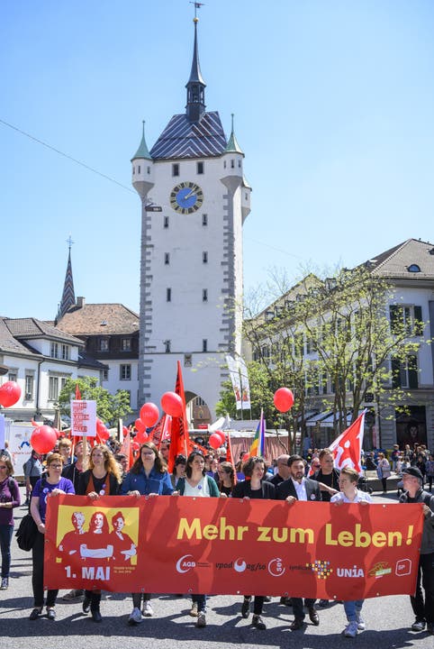 Rund 200 Personen demonstrierten am Tag der Arbeit in Baden.
