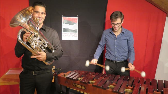 Das «Duo Euphorimba» verknüpft Musikinstrumente, welche sonst kaum einmal zusammenspielen. Fabian Bloch blies das Euphonium und die Basstrompete, sein Partner Damien Darioli spielte auf dem Marimbafon.