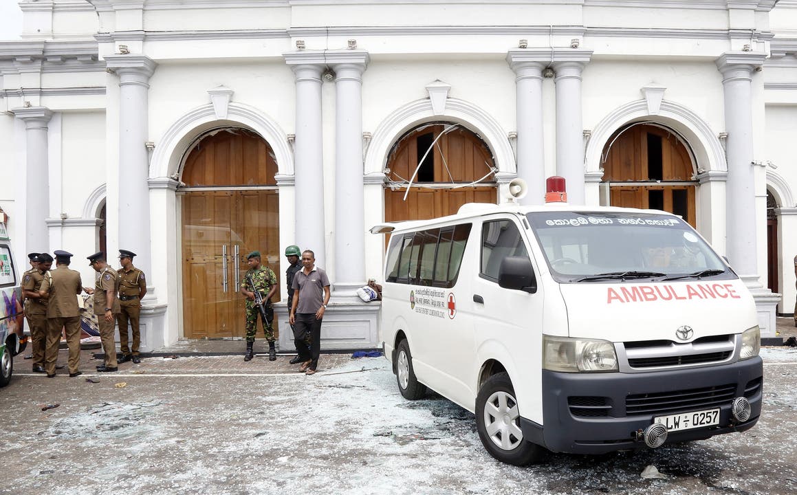 Mehrere Kirchen in Sri Lanka wurden am Ostersonntag von Explosionen erschüttert. (Bilder: Keystone)