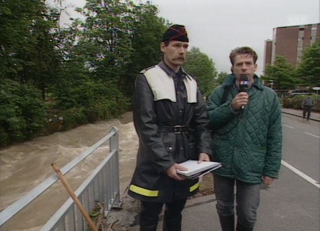 Das Schweizer Fernsehen sendet am 19.5.1994 «Schweiz Aktuell» live aus Unterkulm. Interviewt wird auch Feuerwehrkommandant Urs Wirz.