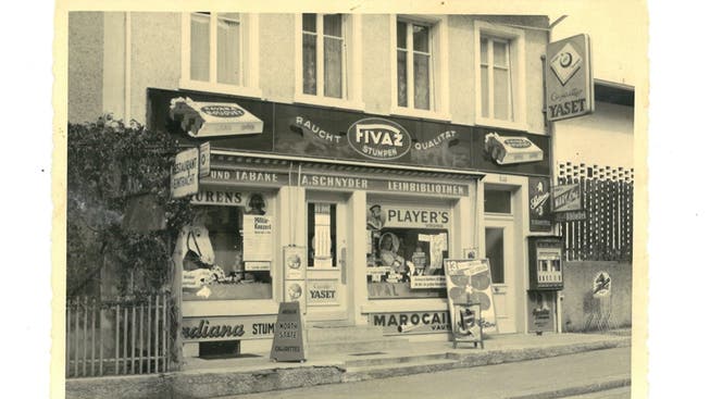 Ladenfront aus den mittleren 1950er-Jahren: das Raucher- und Leseparadies von Margrit Schnyder an der Aarauerstrasse 97.