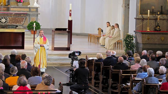 Pfarrer Kai Fehringer predigte im TV-Gottesdienst über das Thema Hirte und Schaf.