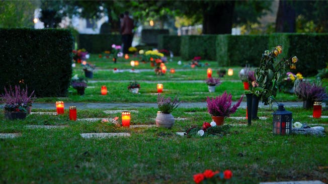 Grabkerzen auf dem Friedhof St. Katharinen in Solothurn