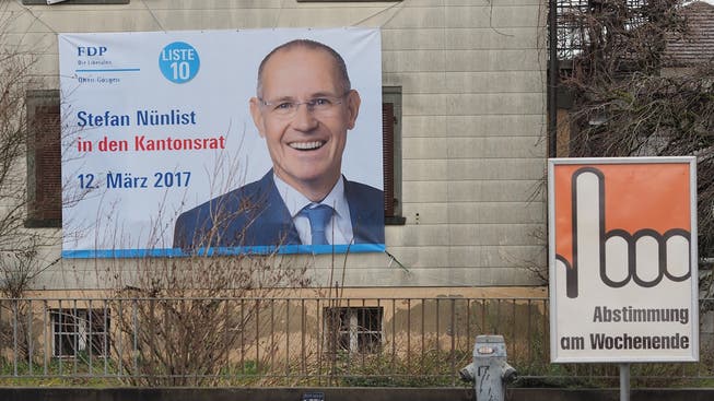Zum Erfolg führte das Plakat in Überlebensgrösse zwar nicht, der heutige FDP-Präsident Stefan Nünlist verpasste 2017 die Wahl in den Kantonsrat. Aber hat das Stimmvolk trotzdem ein Anrecht, zu wissen, aus welchen Taschen Wahlkampagnen finanziert werden?