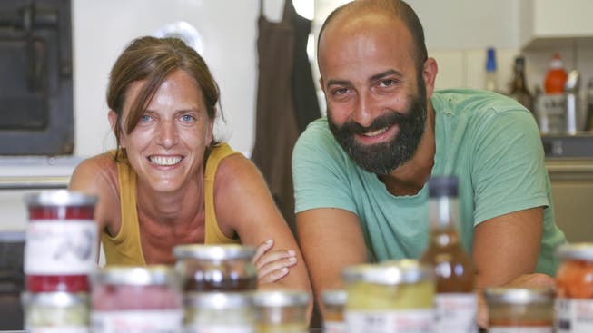 Petra Körner und Matteo Leoni kämpfen mit ihren Produkten gegen die Lebensmittelverschwendung an.