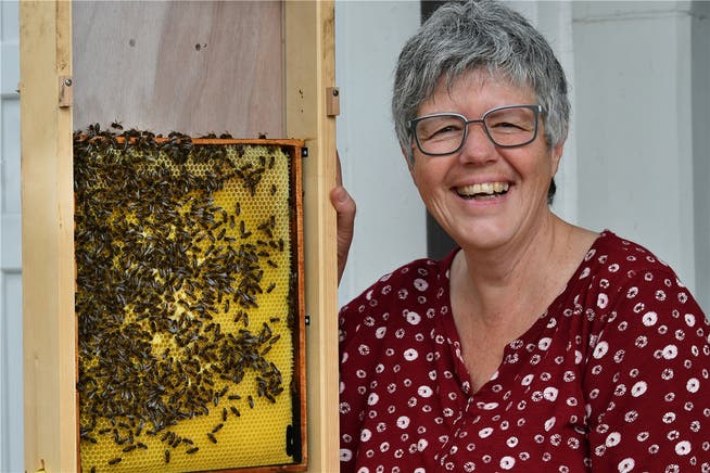 Sandra Cagnazzo hat die Liebe zu den Bienen von ihrem Grossvater. Nun führt sie die Familientradition weiter.