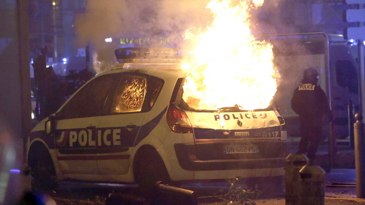 133 Verletzte und 400 Festnahmen in Paris