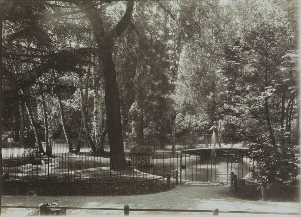 Neues Bistro im Kurpark Der Park rund um den Badener Kursaal wurde zwischen 1871 und 1875 nach Plänen des Badener Architekten Robert Moser angelegt. Hier ein Bild aus der Zeit um 1890.