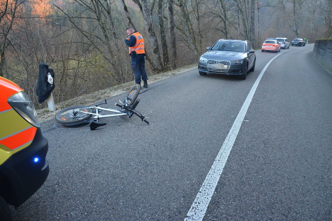Nuglar-St. Pantaleon (SO), 23. November Zwischen Büren und Liestal wurde ein Radfahrer verletzt aufgefunden und in ein Spital gebracht. Offenbar wurde er von einem überholenden Auto gestreift und kam daher zu Fall.