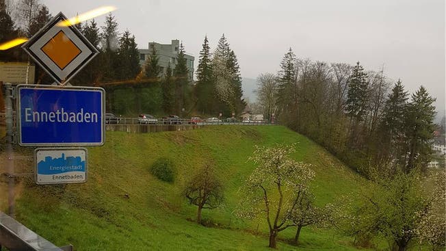 An gewissen Tagen staut sich der Verkehr am Morgen bis fast hinauf zum Restaurant Höhtal in Ehrendingen. mru
