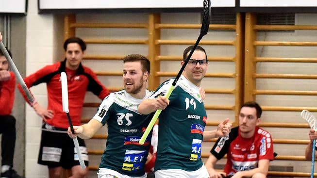 Matthias Hofbauer und Joel Krähenbühl bejubeln den Torerfolgt gegen Malans und den zweiten Qualirang.