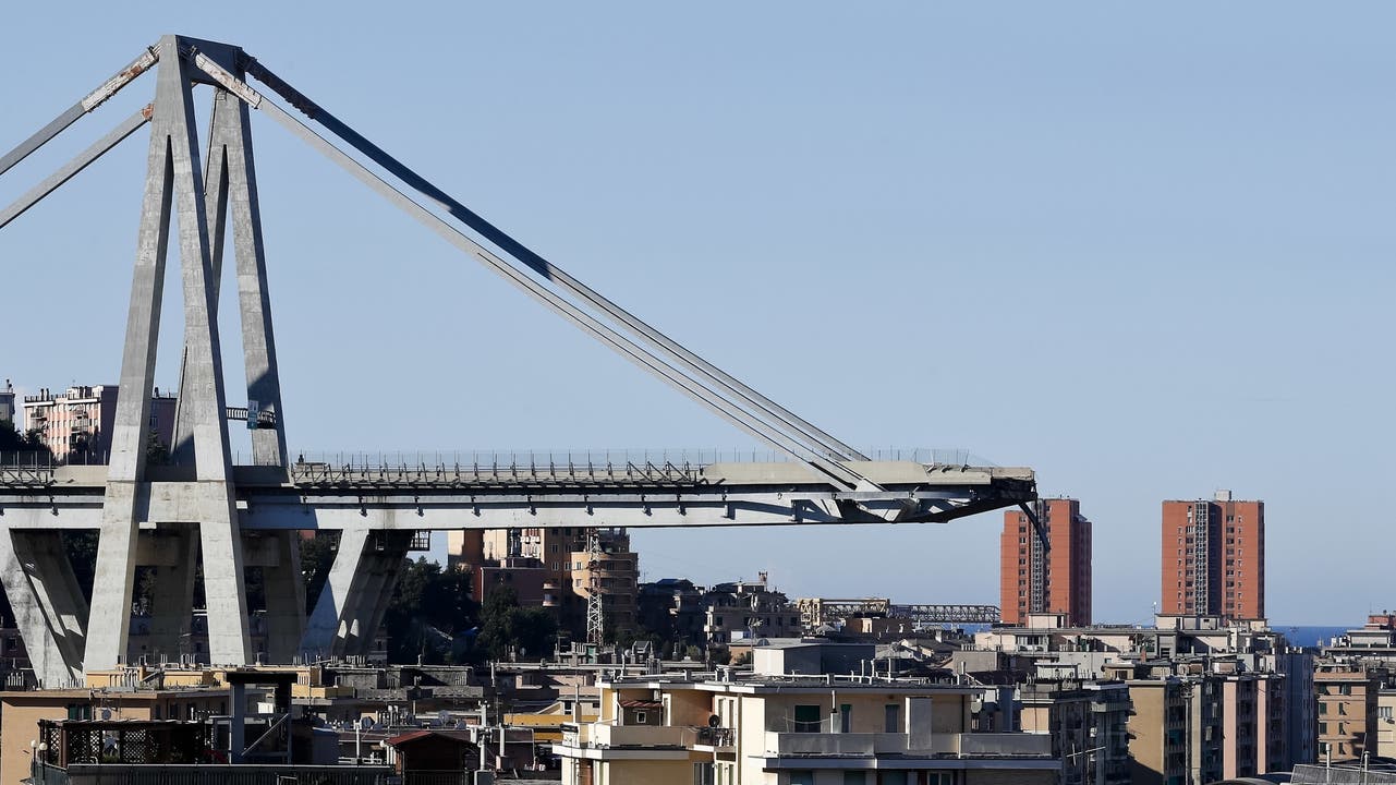 Die Morandi-Brücke in Genua Während eines schweren Unwetters am 14. August ist die 40 Meter hohe Brücke, auch Polcevera-Viadukt genannt, auf einem etwa 200 Meter langen Stück eingestürzt.