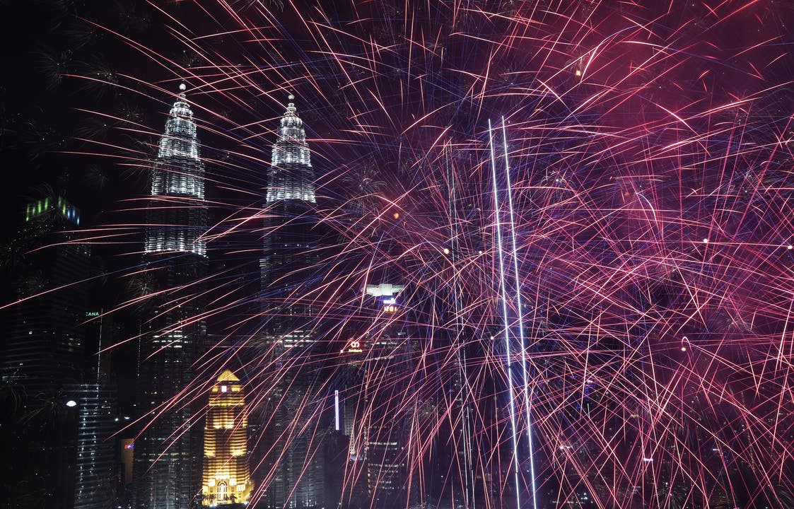 Spektakulär auch das Feuerwerk in Malaysia