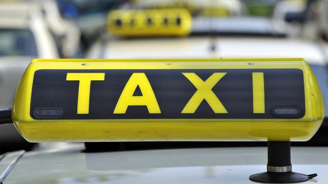 Die Klägerin beschuldigte den Taxifahrer der verbalen und physischen sexuellen Belästigung.