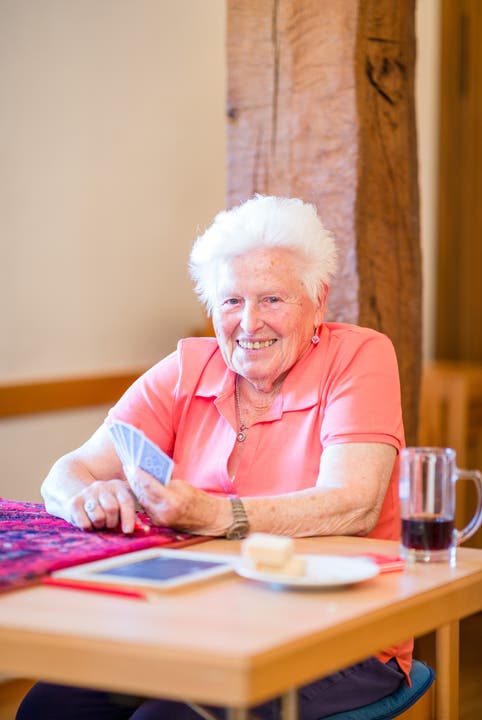 Alma Krapf (84), Dietikon «Zu Hause spiele ich am Handy oder am Computer. Zusammen macht es jedoch viel mehr Freude. Das ist sicher.»