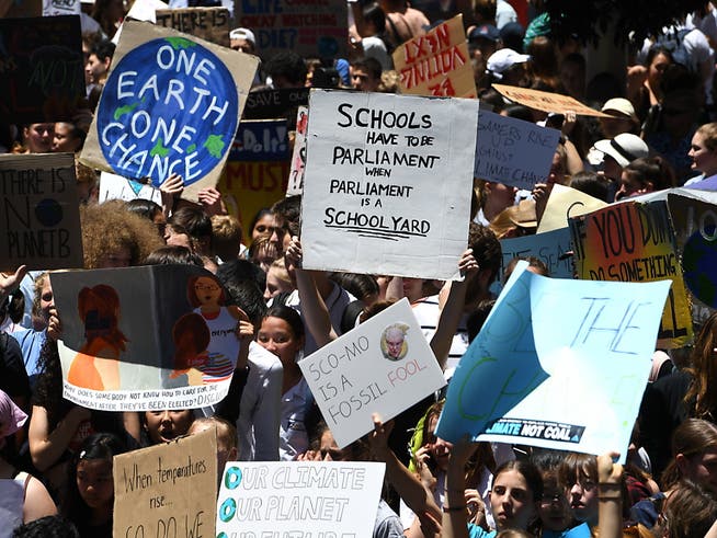 Tausende australische Kinder und Jugendliche schwänzen die Schule, um gegen die Klimapolitik der Regierung zu demonstrieren.