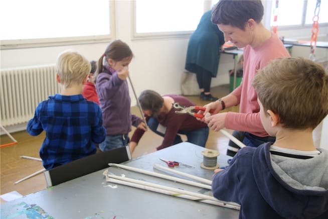 Im gestrigen Kurs im Kunstraum Baden füllten die Kinder die leeren Räume mit Architekturen aus Papier.cla