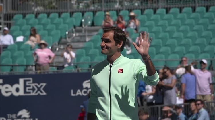 Von der Insel ins Football-Stadion: Roger Federer eröffnet Tennis-Court der Superlative