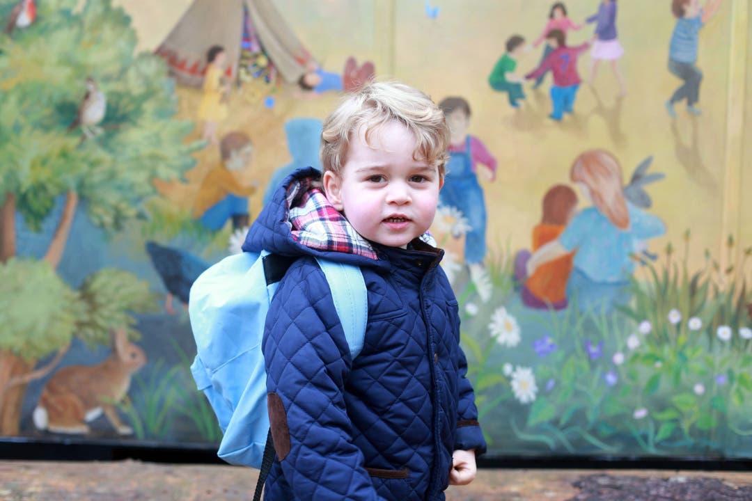 Erinnerungsfoto vom ersten Tag in der Krippe: der englische Prinz George (Januar 2016).
