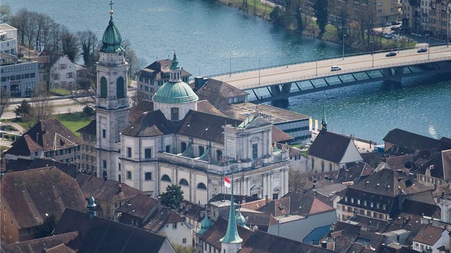 Der Turm der St.-Ursen-Kathedrale ist eines der touristischen Highlights in Solothurn.