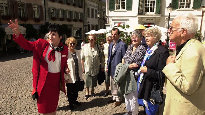 Solothurn braucht Stadtführerinnen. Diese haben aber keine solchen Kostüme mehr an. (Archiv)