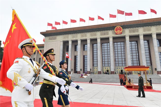 Begrüssung vor der Grossen Halle des Volkes in Peking: Pompöse Bühne für den zweiten Seidenstrassen-Gipfel.