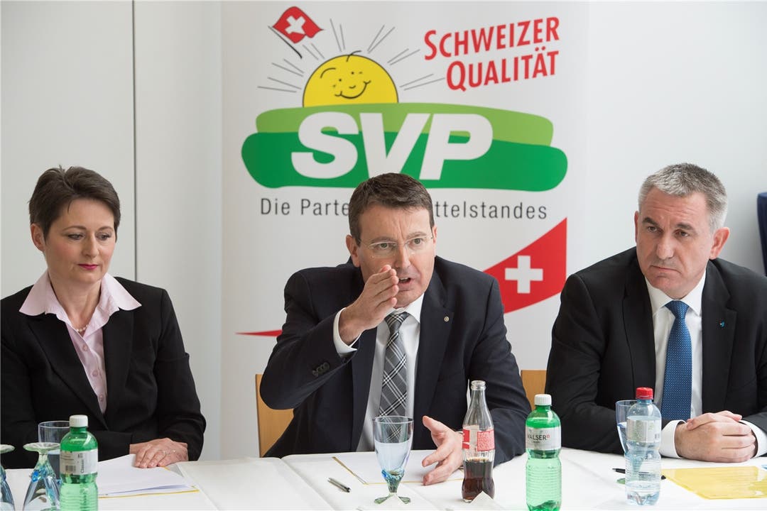Juli 2016: Da beginnt ihr Wahlkampf offiziell: SVP-Aargau-Präsident Thomas Burgherr bei der Vorstellung der SVP-Regierungsratskandidatin Franziska Roth.