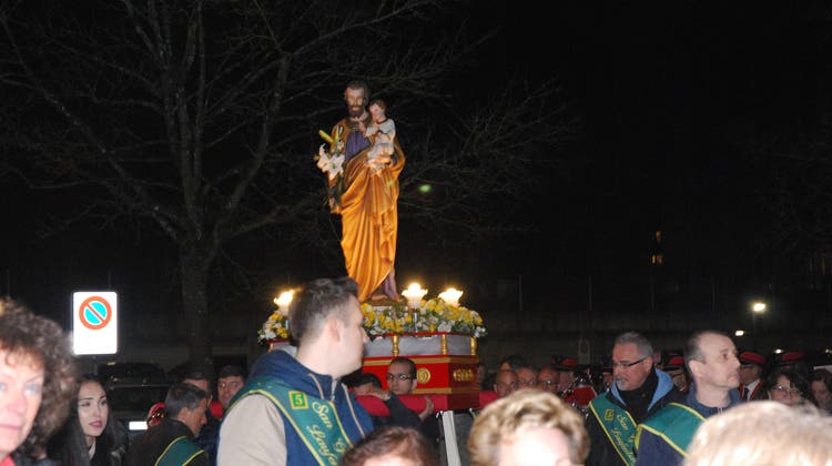 In Laufenburg wird San Giuseppe durch die Stadt getragen