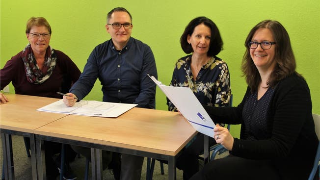 Nicole Schickel, Susanne Dual und André Sax (von rechts) gehören zum neuen Besitzerteam der Privatschule Forum 44. Mitgründerin Dorothea Balissat (links) tritt kürzer.